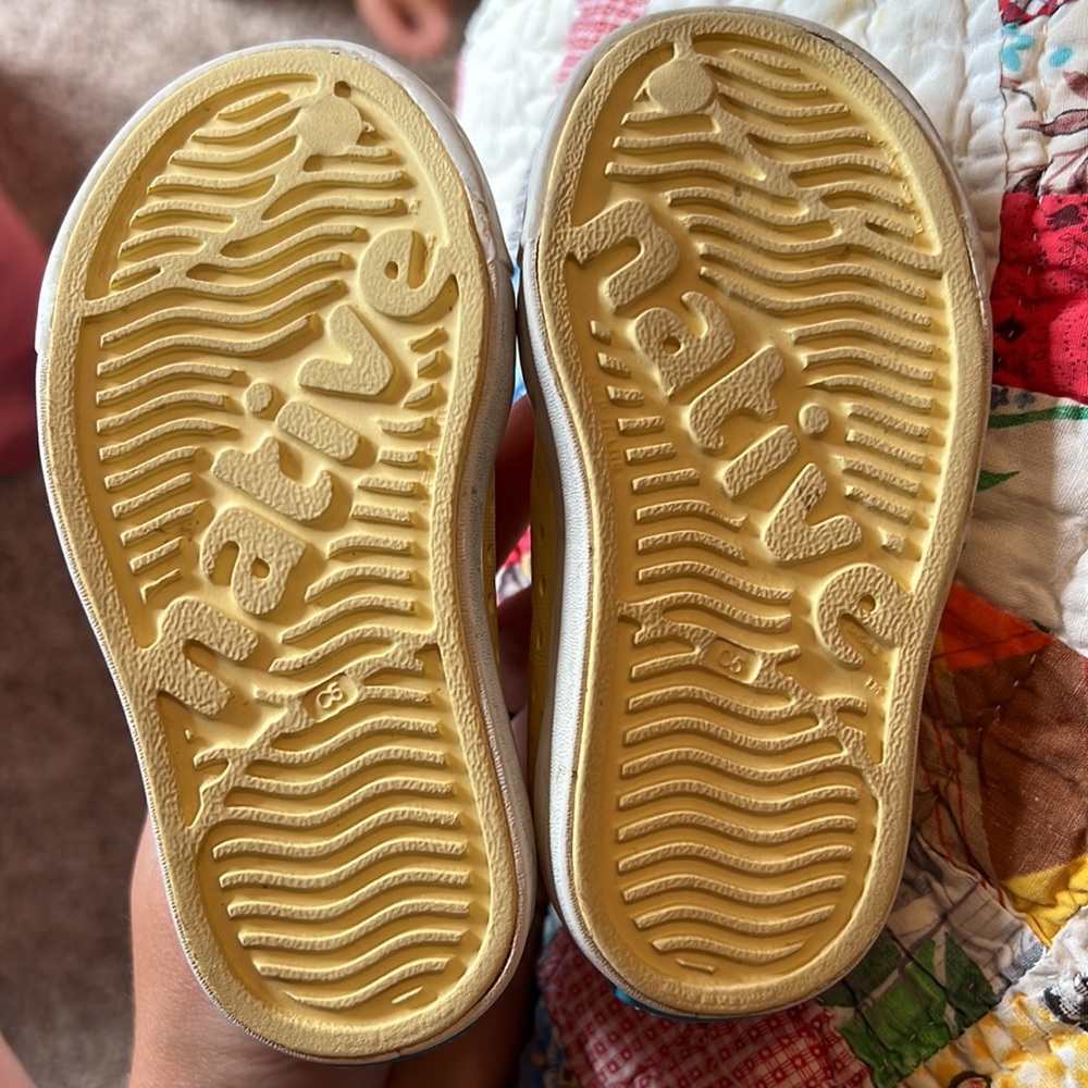 Native shoes - Picture 3 of 3